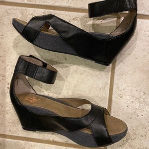 OTBT Hobart Black Wedges